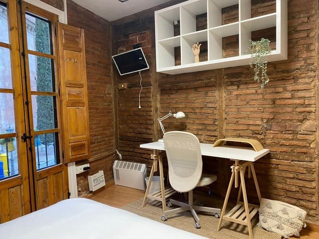 4 slaapkamer Appartement te huur in Salamanca stad - € 1.100 (Ref: 9719997)