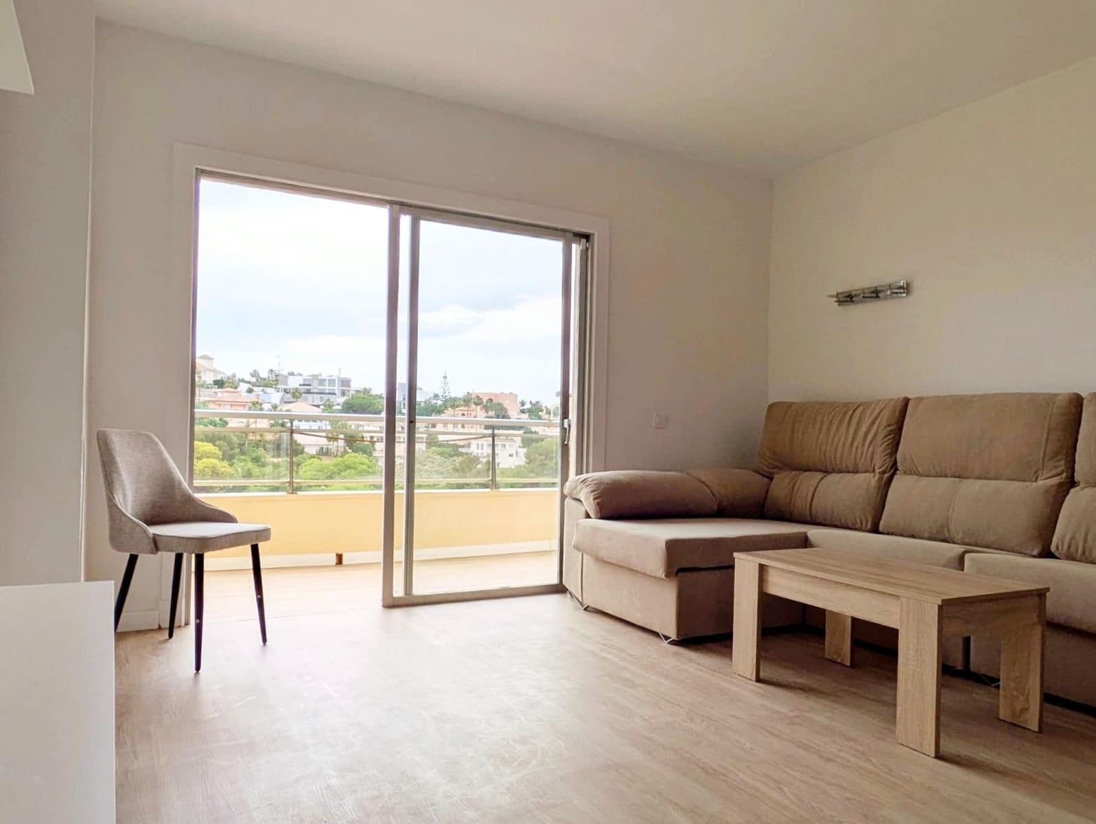 1 soverom Leilighet til salgs i Torrequebrada med svømmebasseng - € 299 000 (Ref: 9735616)