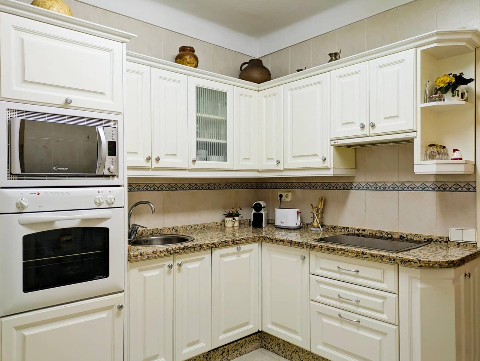 2 bedroom Flat for sale in Marbella with pool garage - € 665,000 (Ref: 9752065)