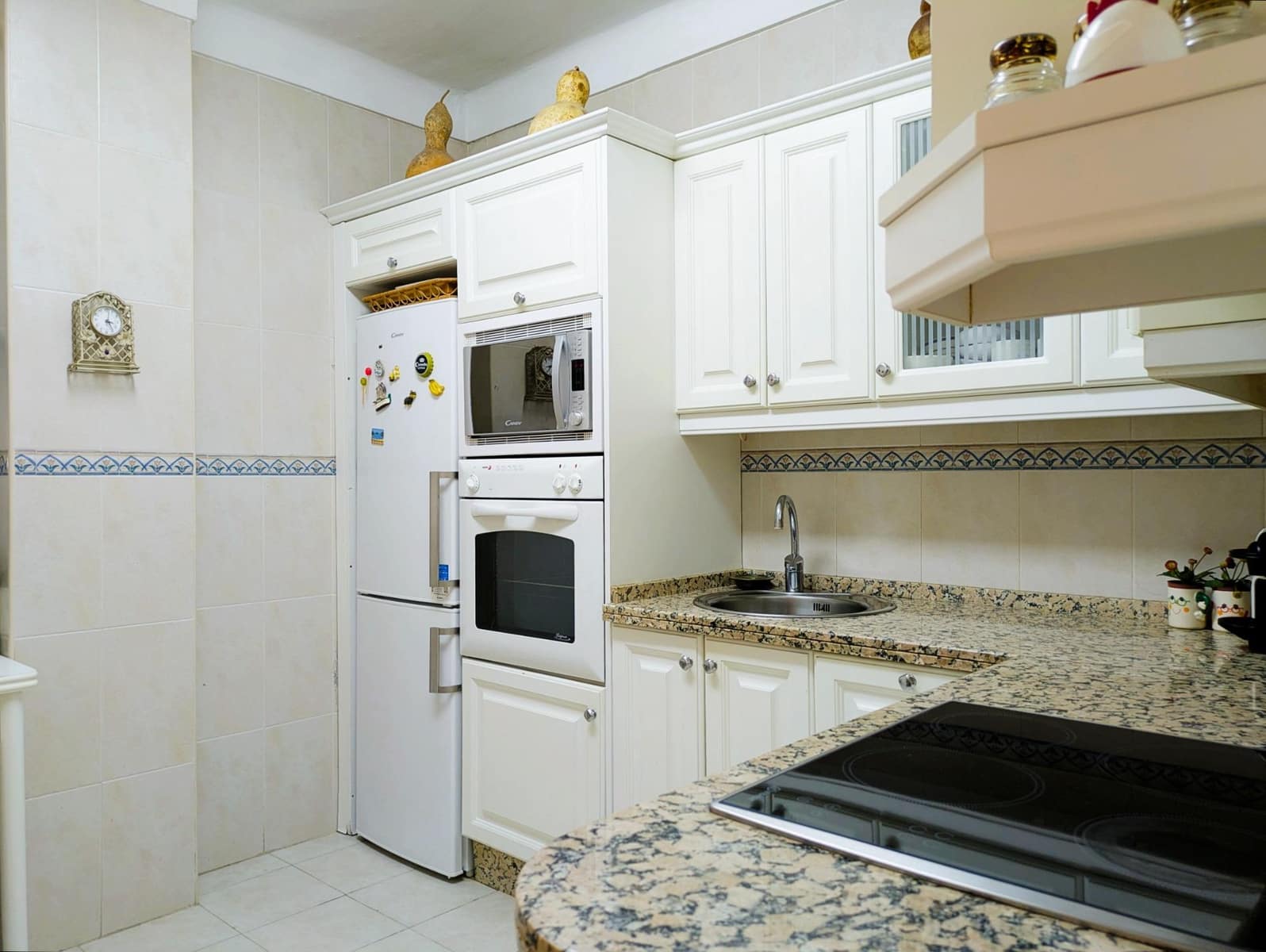 2 bedroom Flat for sale in Marbella with pool garage - € 665,000 (Ref: 9752065)