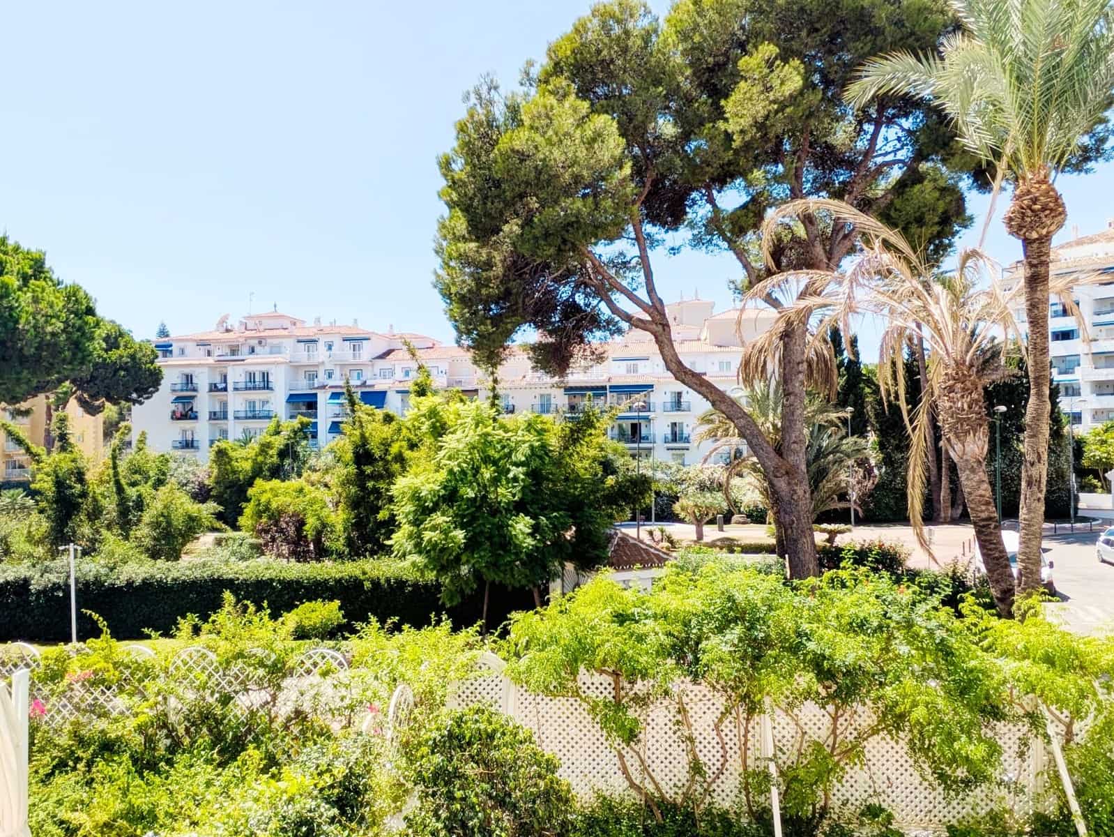 2 bedroom Flat for sale in Marbella with pool garage - € 665,000 (Ref: 9752065)