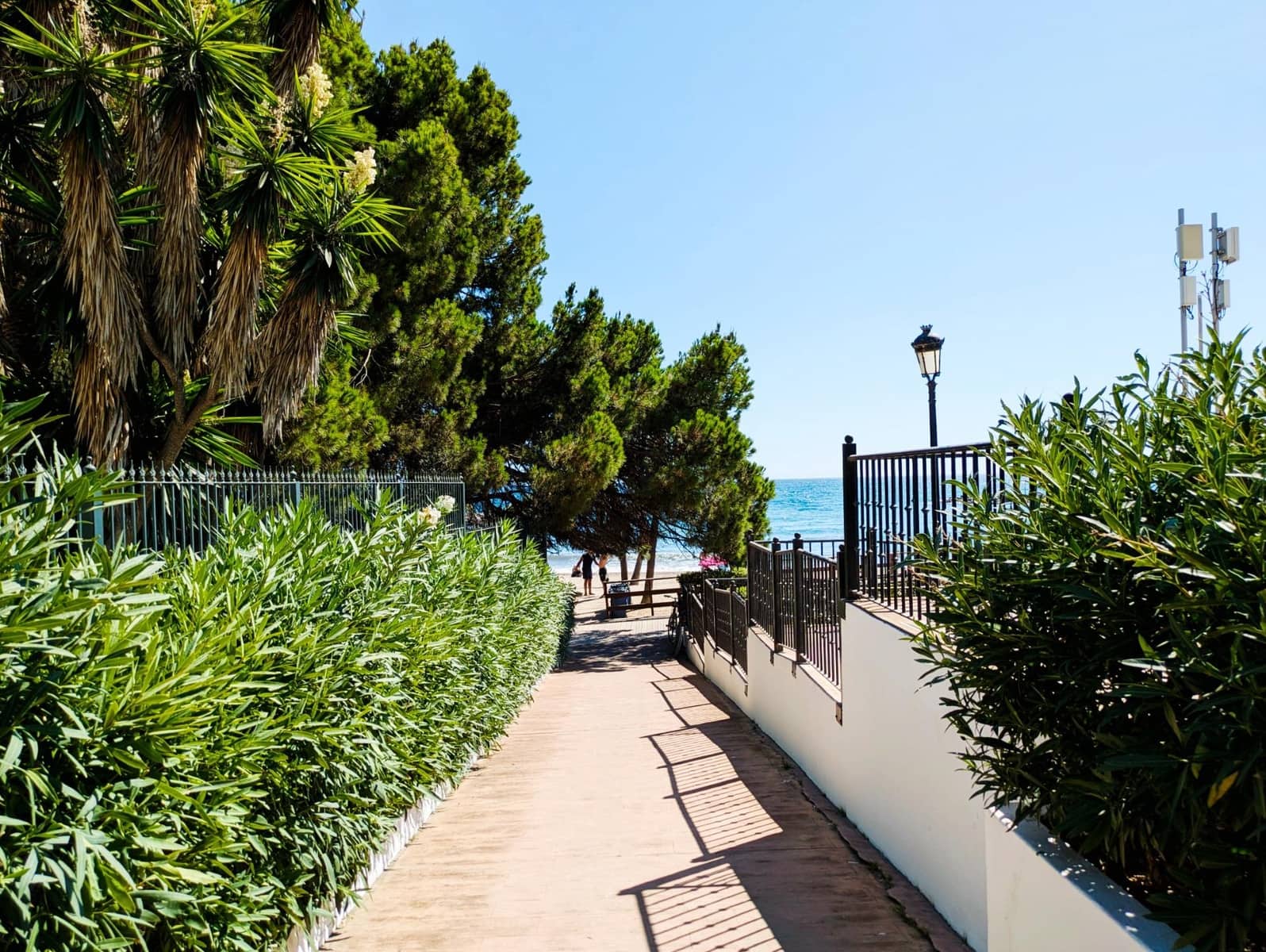 2 bedroom Flat for sale in Marbella with pool garage - € 665,000 (Ref: 9752065)