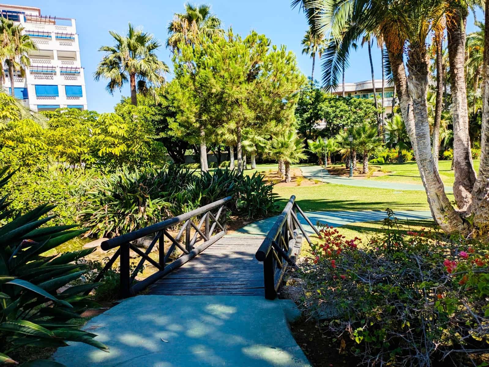 2 bedroom Flat for sale in Marbella with pool garage - € 665,000 (Ref: 9752065)