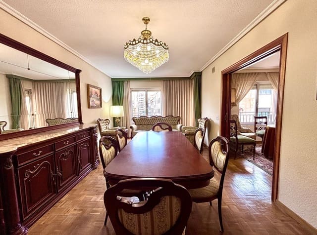 4 soveværelse Lejlighed til salg i Salamanca by med garage - € 630.000 (Ref: 9815875)