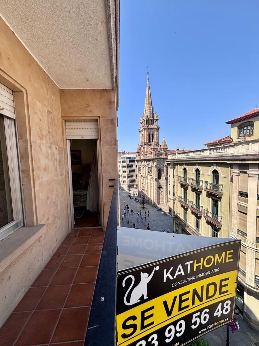 4 bedroom Flat for sale in Salamanca city with garage - € 597,000 (Ref: 9815875)