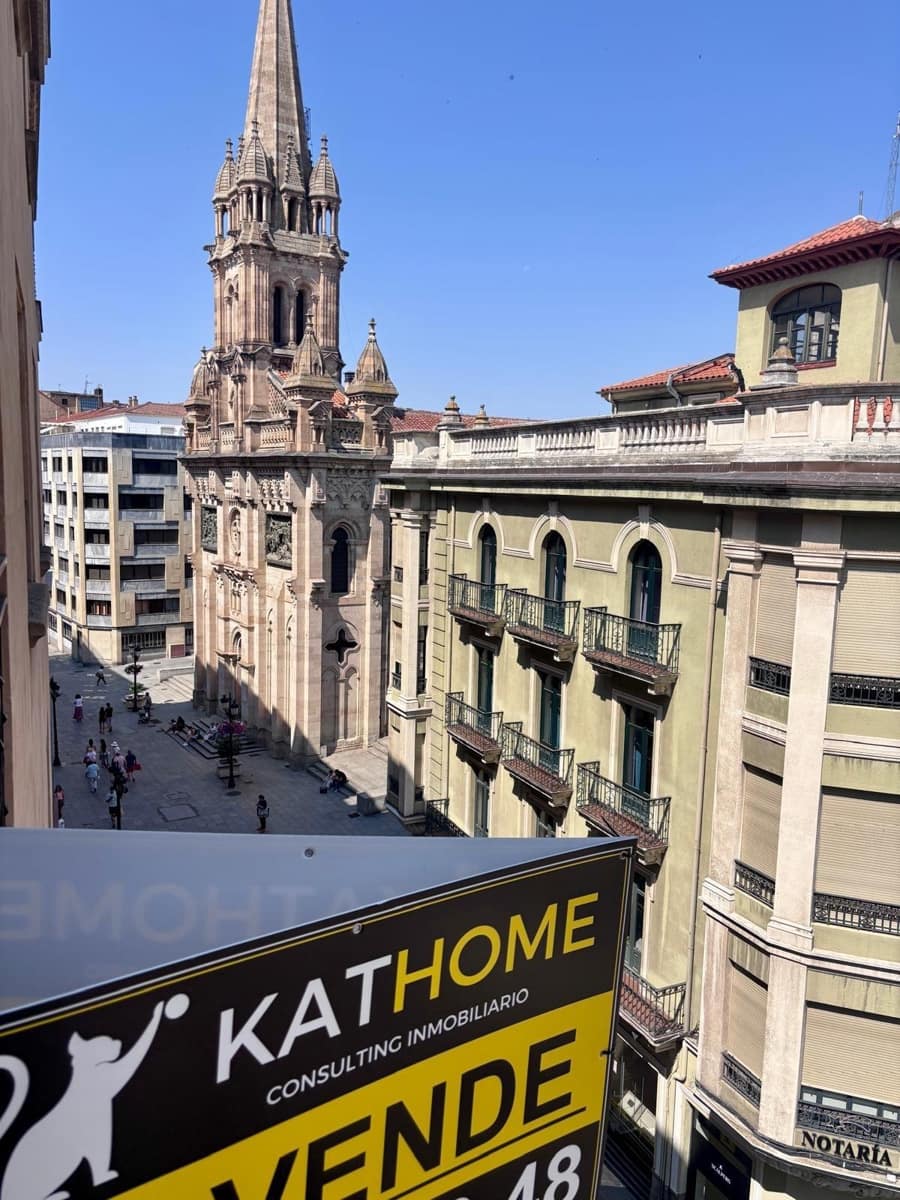 4 bedroom Flat for sale in Salamanca city with garage - € 597,000 (Ref: 9815875)