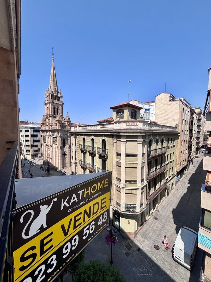 4 bedroom Flat for sale in Salamanca city with garage - € 597,000 (Ref: 9815875)