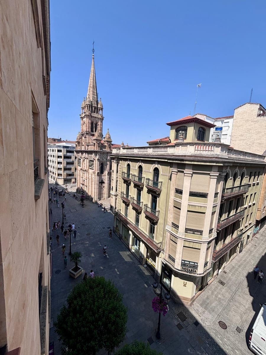 4 bedroom Flat for sale in Salamanca city with garage - € 597,000 (Ref: 9815875)