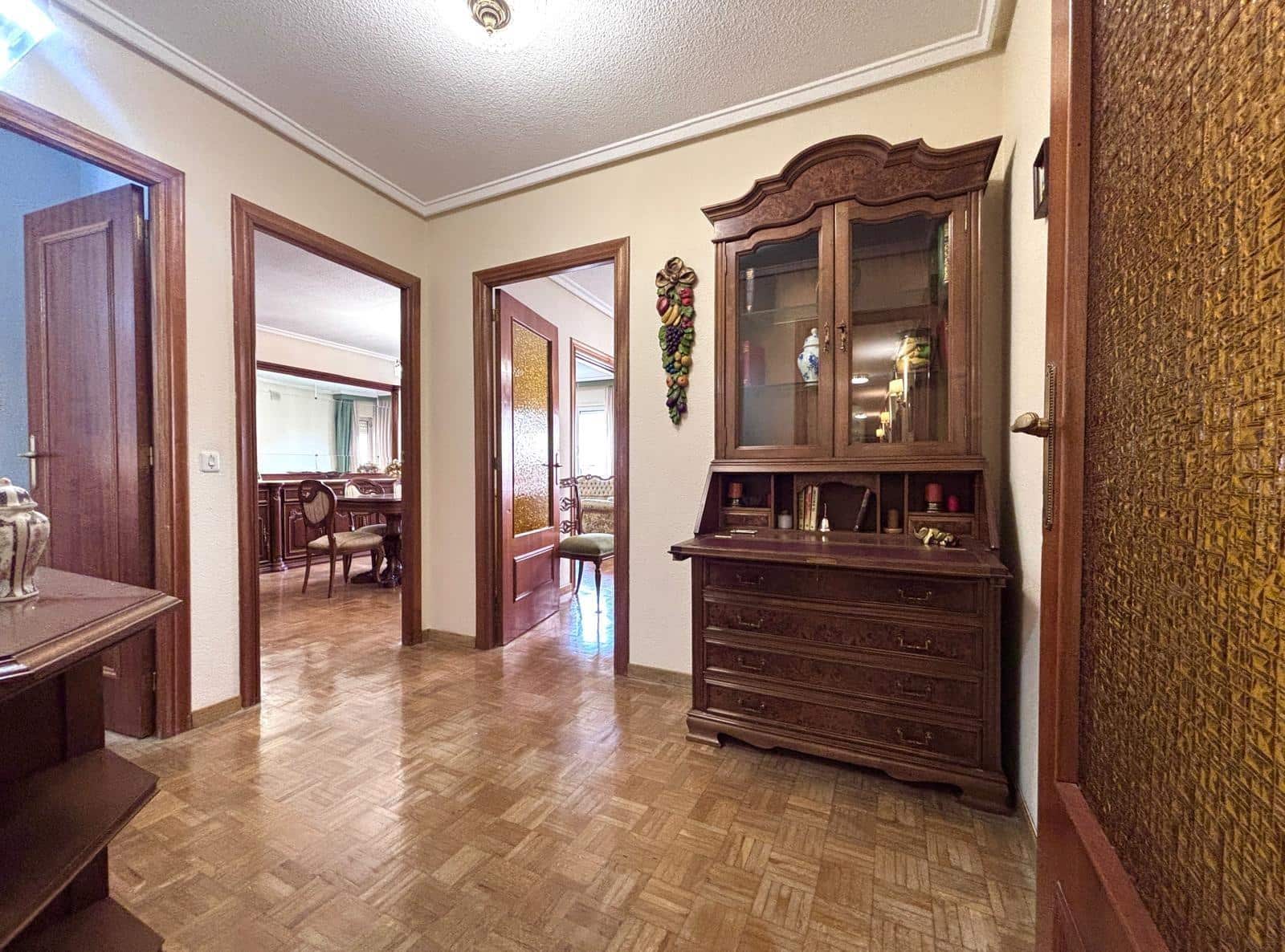 4 bedroom Flat for sale in Salamanca city with garage - € 597,000 (Ref: 9815875)