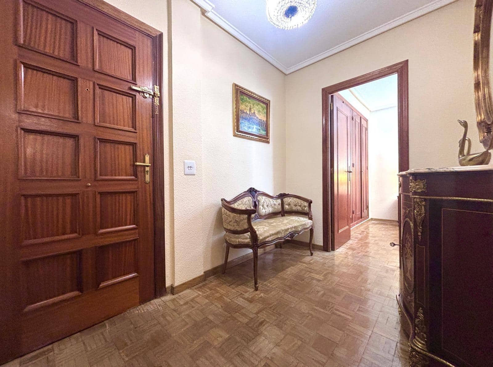 4 bedroom Flat for sale in Salamanca city with garage - € 597,000 (Ref: 9815875)