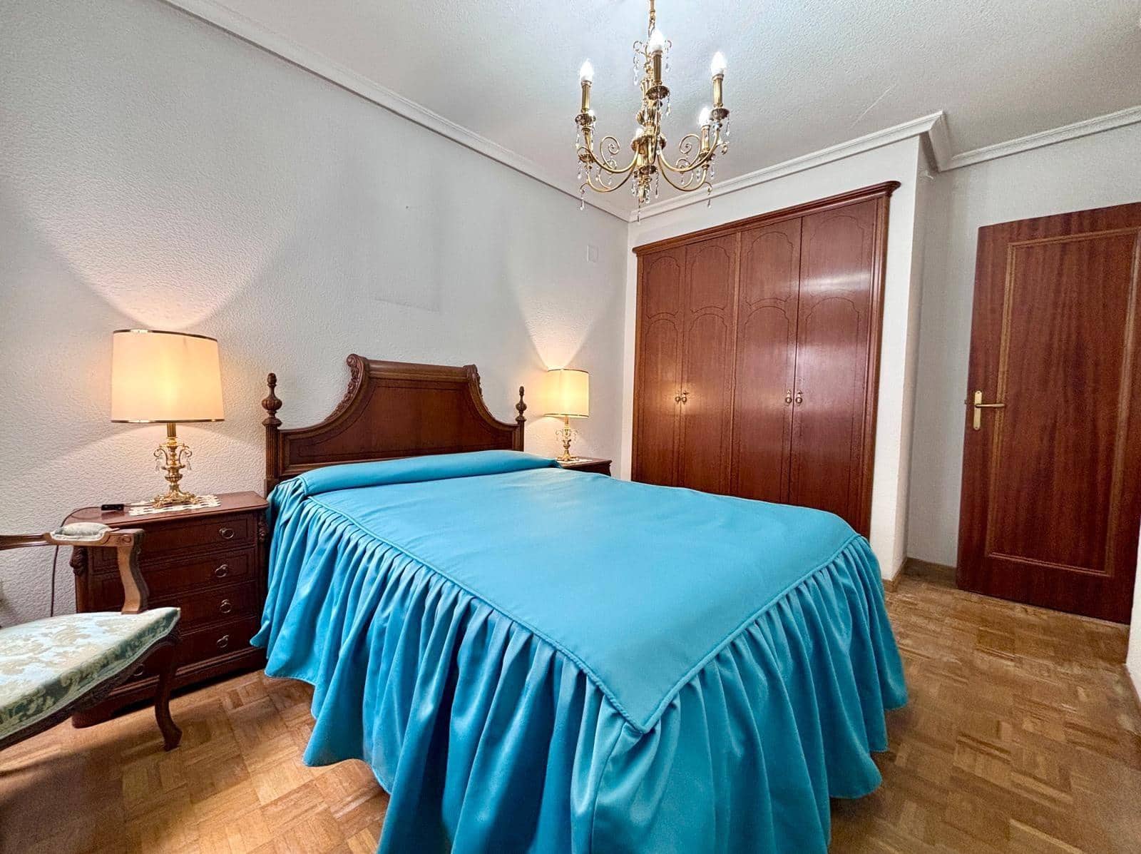 4 bedroom Flat for sale in Salamanca city with garage - € 597,000 (Ref: 9815875)