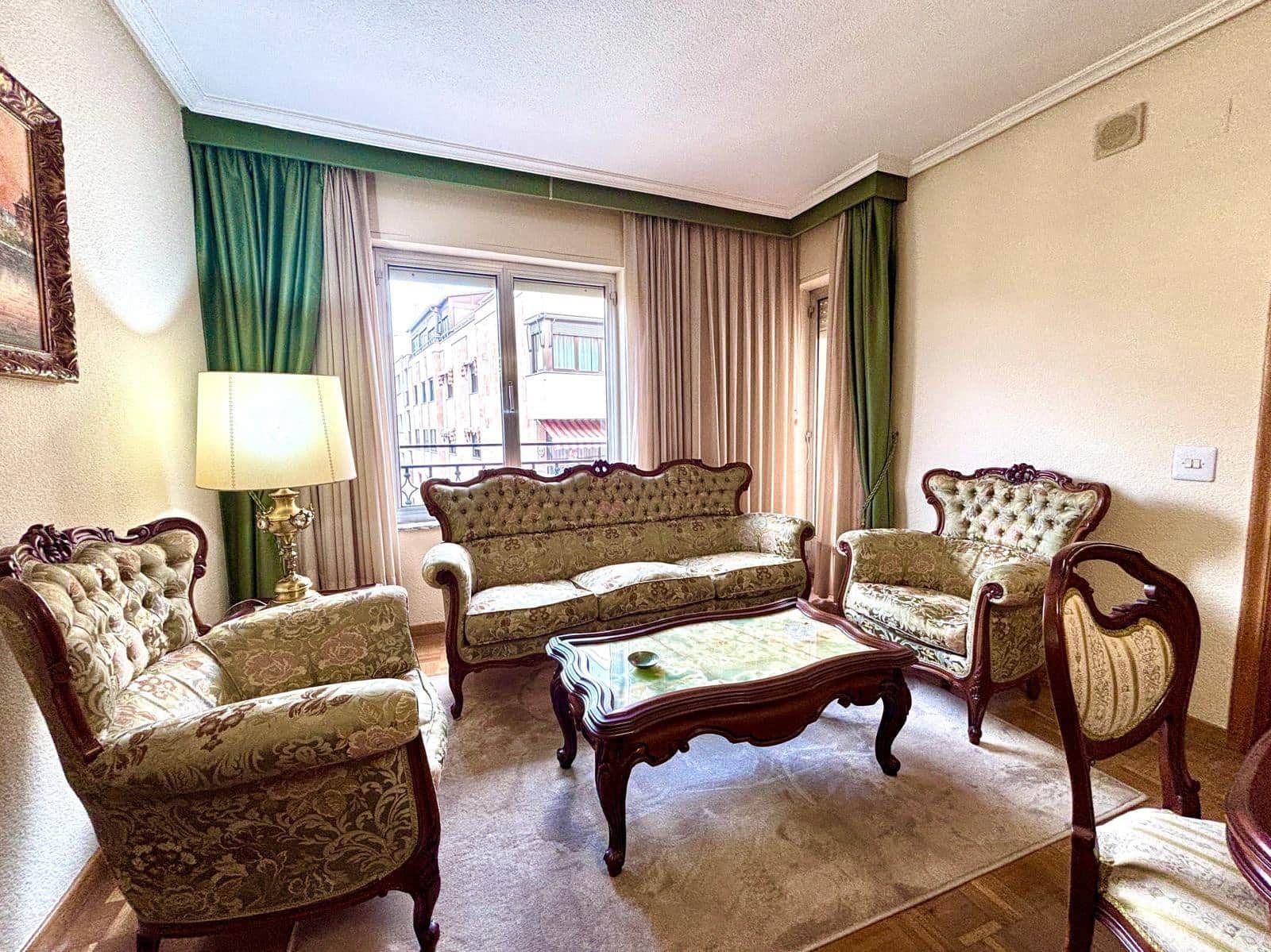 4 bedroom Flat for sale in Salamanca city with garage - € 597,000 (Ref: 9815875)