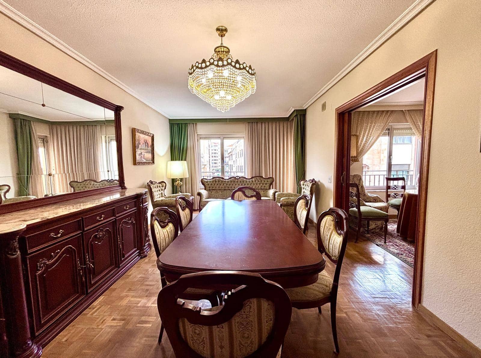4 bedroom Flat for sale in Salamanca city with garage - € 597,000 (Ref: 9815875)