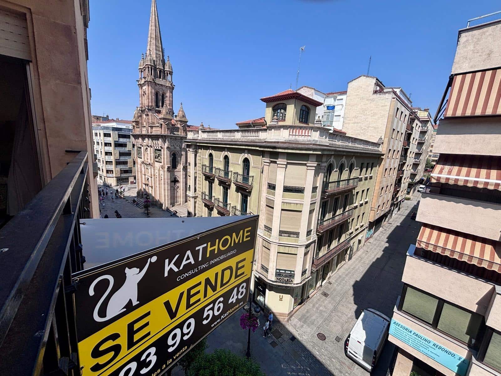 4 bedroom Flat for sale in Salamanca city with garage - € 597,000 (Ref: 9815875)