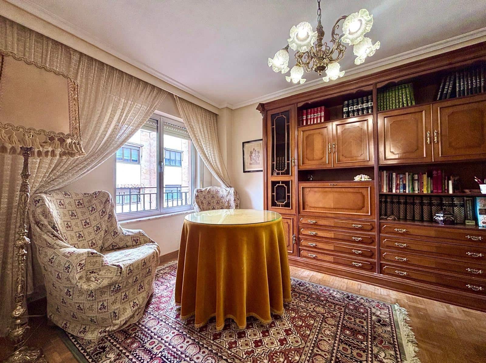 4 bedroom Flat for sale in Salamanca city with garage - € 597,000 (Ref: 9815875)