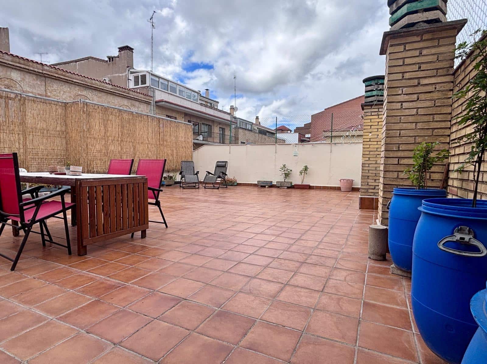 5 bedroom Penthouse for sale in Salamanca city with garage - € 475,000 (Ref: 9836689)