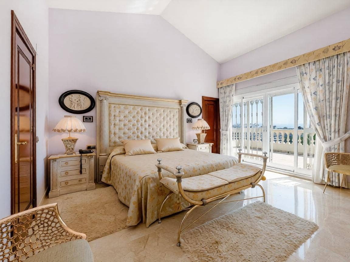10 bedroom Villa for sale in Benalmadena with pool garage - € 2,195,000 (Ref: 9846268)