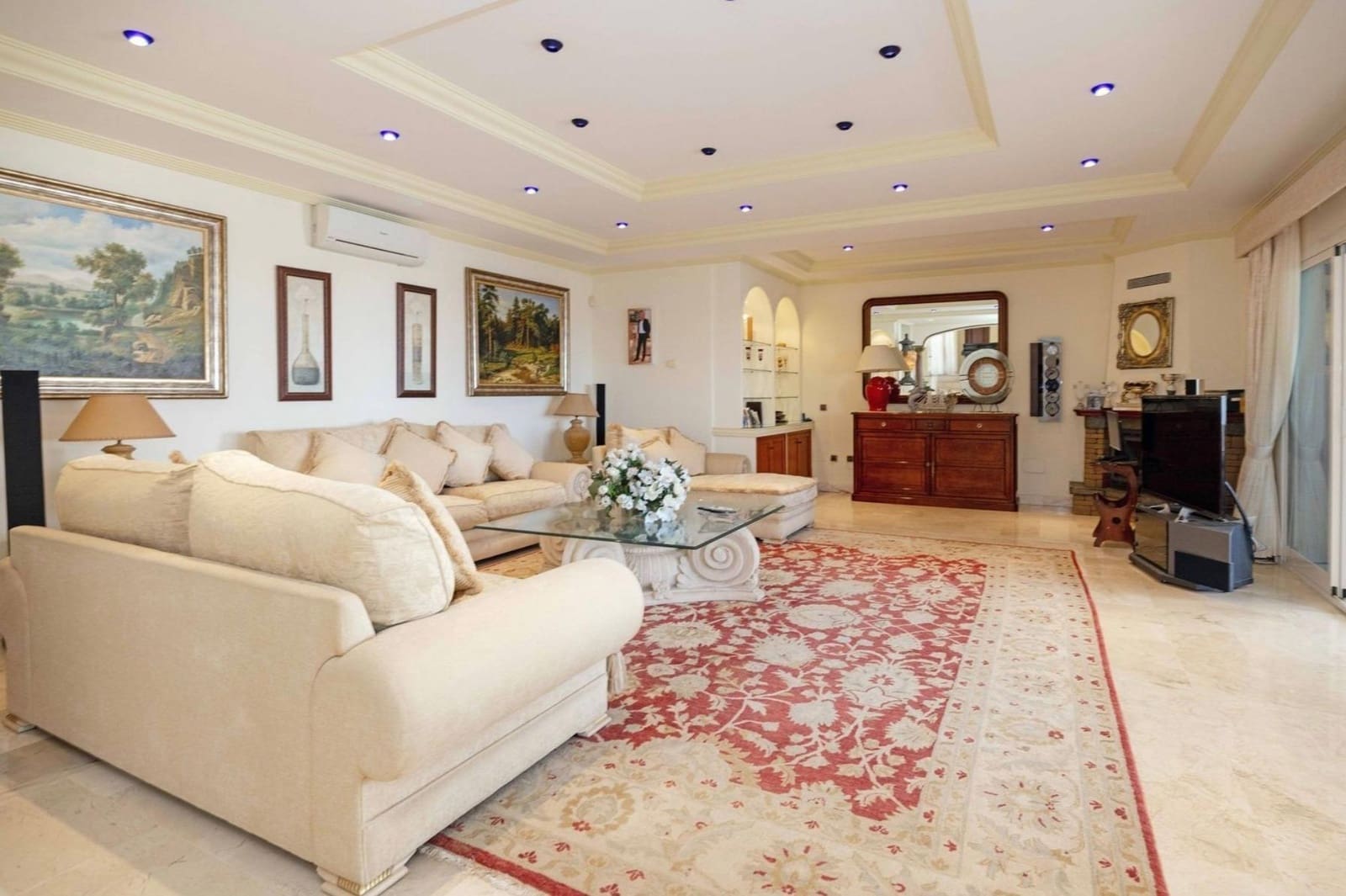 10 bedroom Villa for sale in Benalmadena with pool garage - € 2,195,000 (Ref: 9846268)