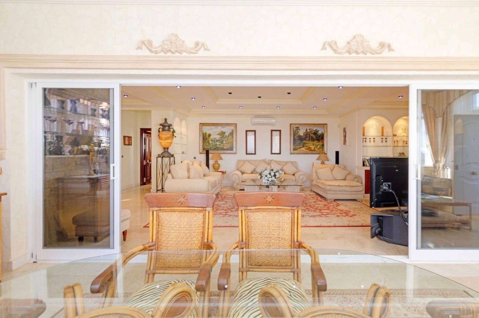 10 bedroom Villa for sale in Benalmadena with pool garage - € 2,195,000 (Ref: 9846268)