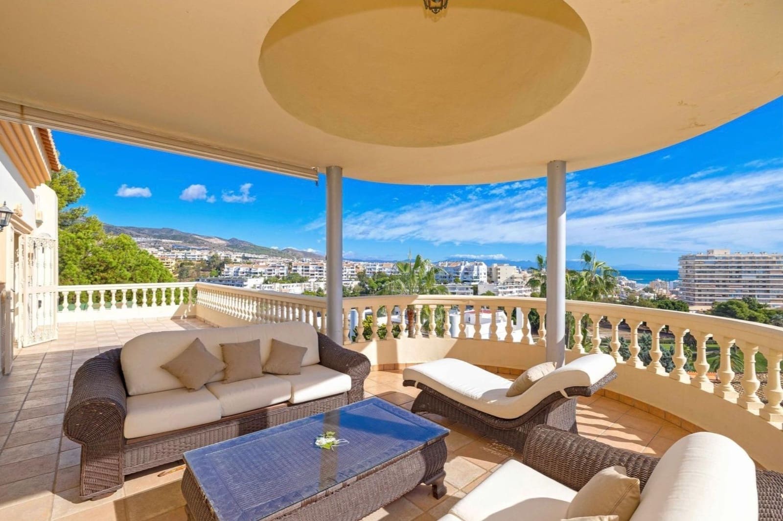 10 bedroom Villa for sale in Benalmadena with pool garage - € 2,195,000 (Ref: 9846268)