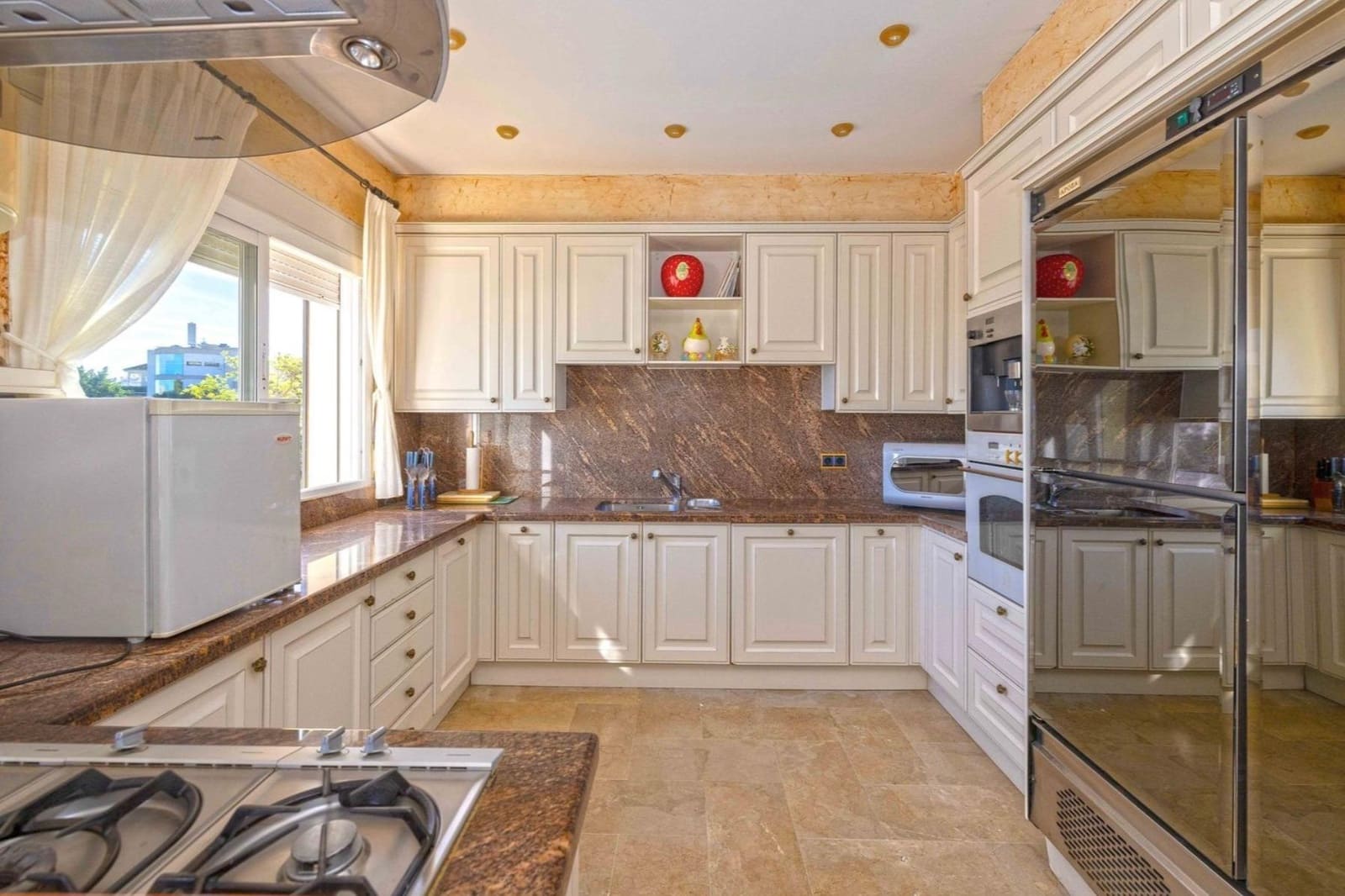 10 bedroom Villa for sale in Benalmadena with pool garage - € 2,195,000 (Ref: 9846268)