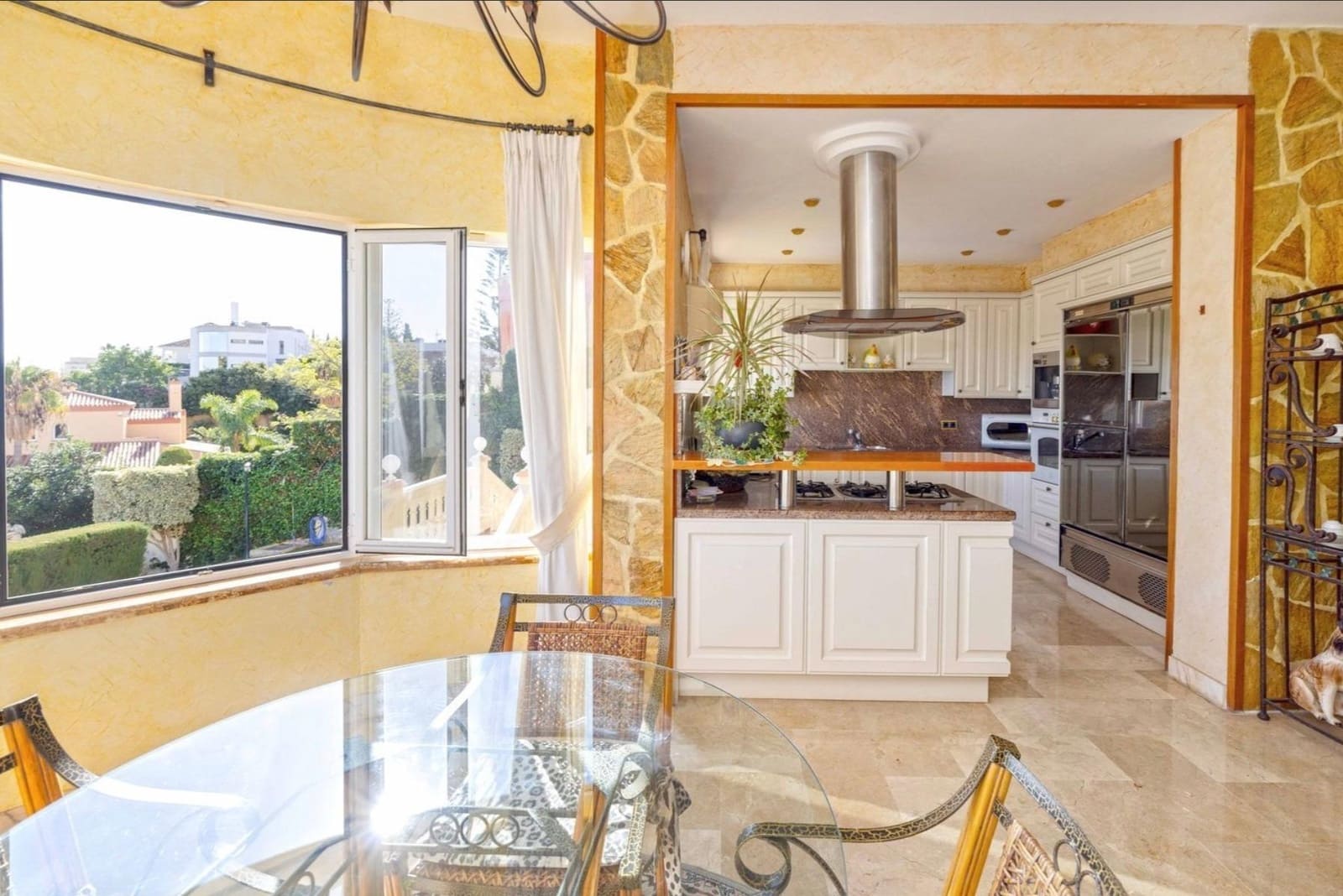 10 bedroom Villa for sale in Benalmadena with pool garage - € 2,195,000 (Ref: 9846268)