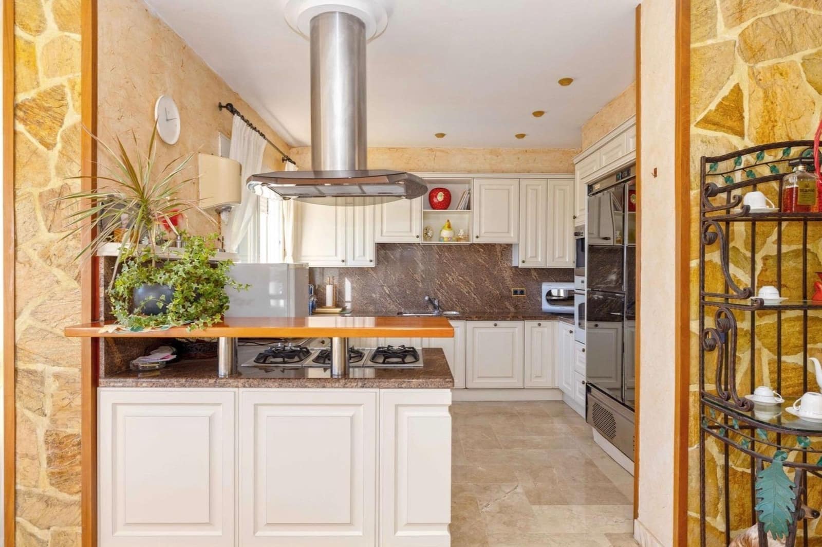 10 bedroom Villa for sale in Benalmadena with pool garage - € 2,195,000 (Ref: 9846268)