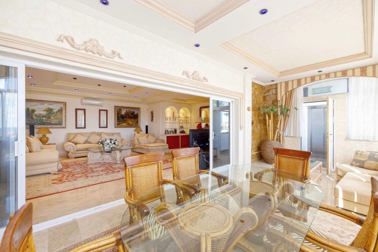 10 bedroom Villa for sale in Benalmadena with pool garage - € 2,195,000 (Ref: 9846268)