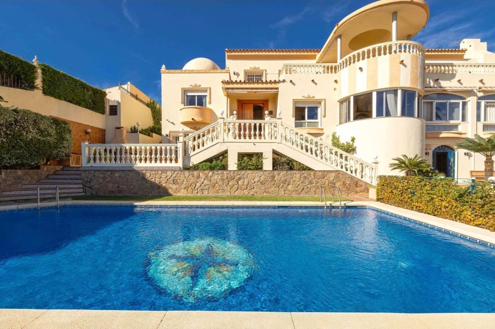 10 bedroom Villa for sale in Benalmadena with pool garage - € 2,195,000 (Ref: 9846268)