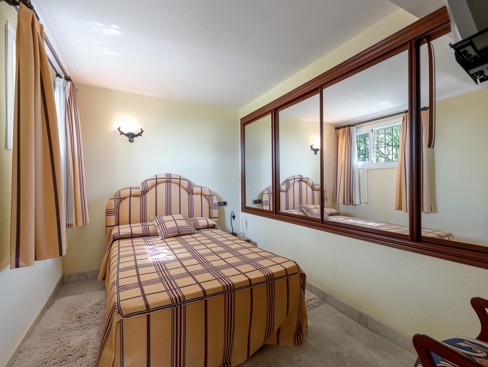 10 bedroom Villa for sale in Benalmadena with pool garage - € 2,195,000 (Ref: 9846268)