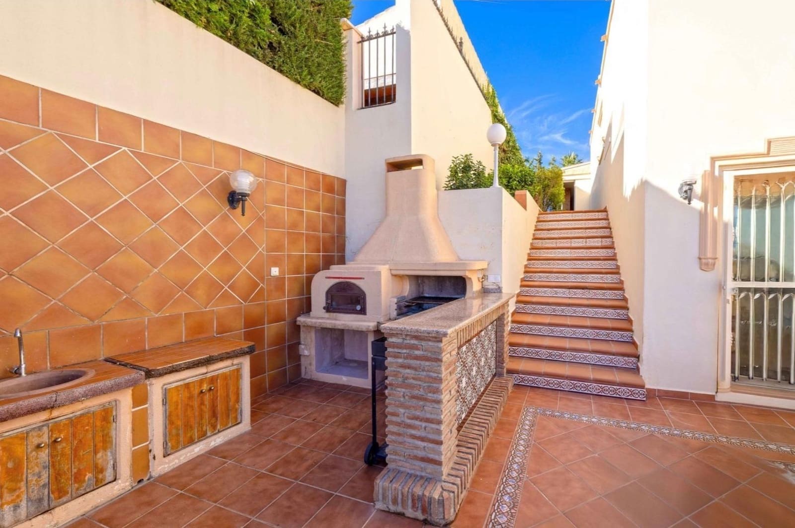 10 bedroom Villa for sale in Benalmadena with pool garage - € 2,195,000 (Ref: 9846268)