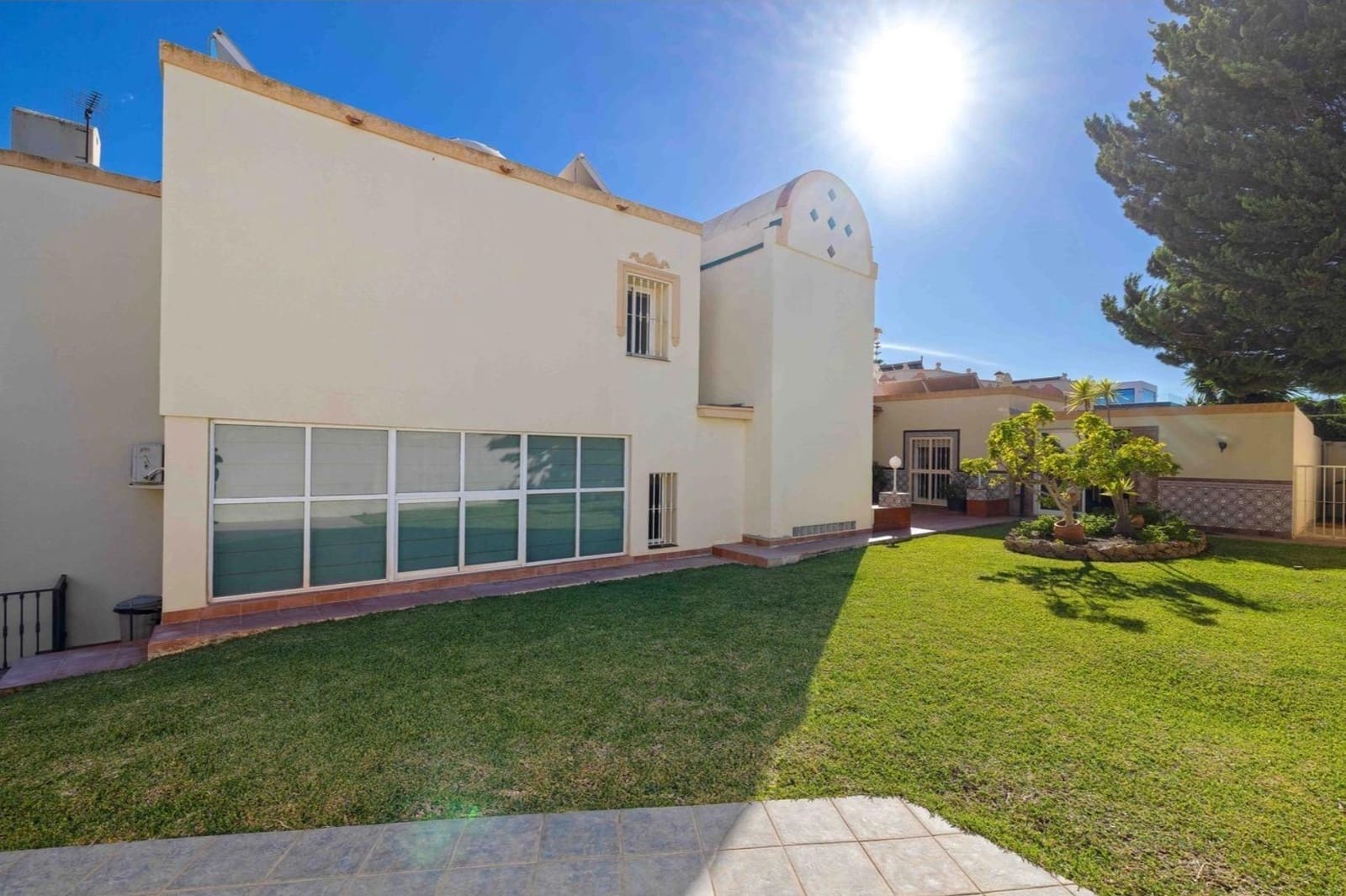 10 bedroom Villa for sale in Benalmadena with pool garage - € 2,195,000 (Ref: 9846268)