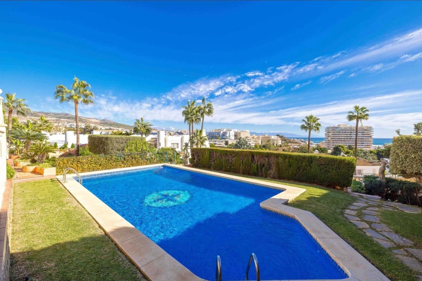 10 bedroom Villa for sale in Benalmadena with pool garage - € 2,195,000 (Ref: 9846268)