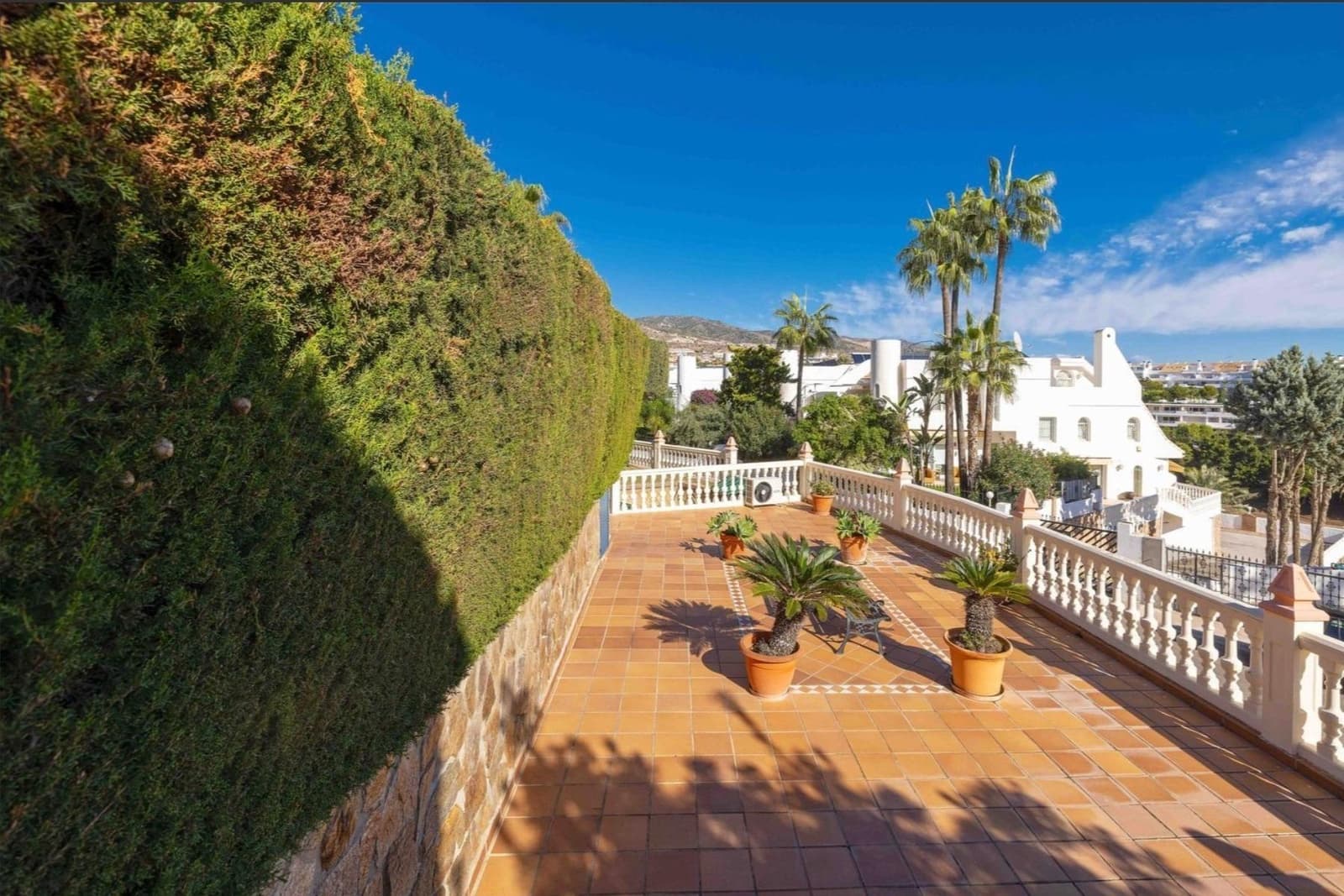 10 bedroom Villa for sale in Benalmadena with pool garage - € 2,195,000 (Ref: 9846268)