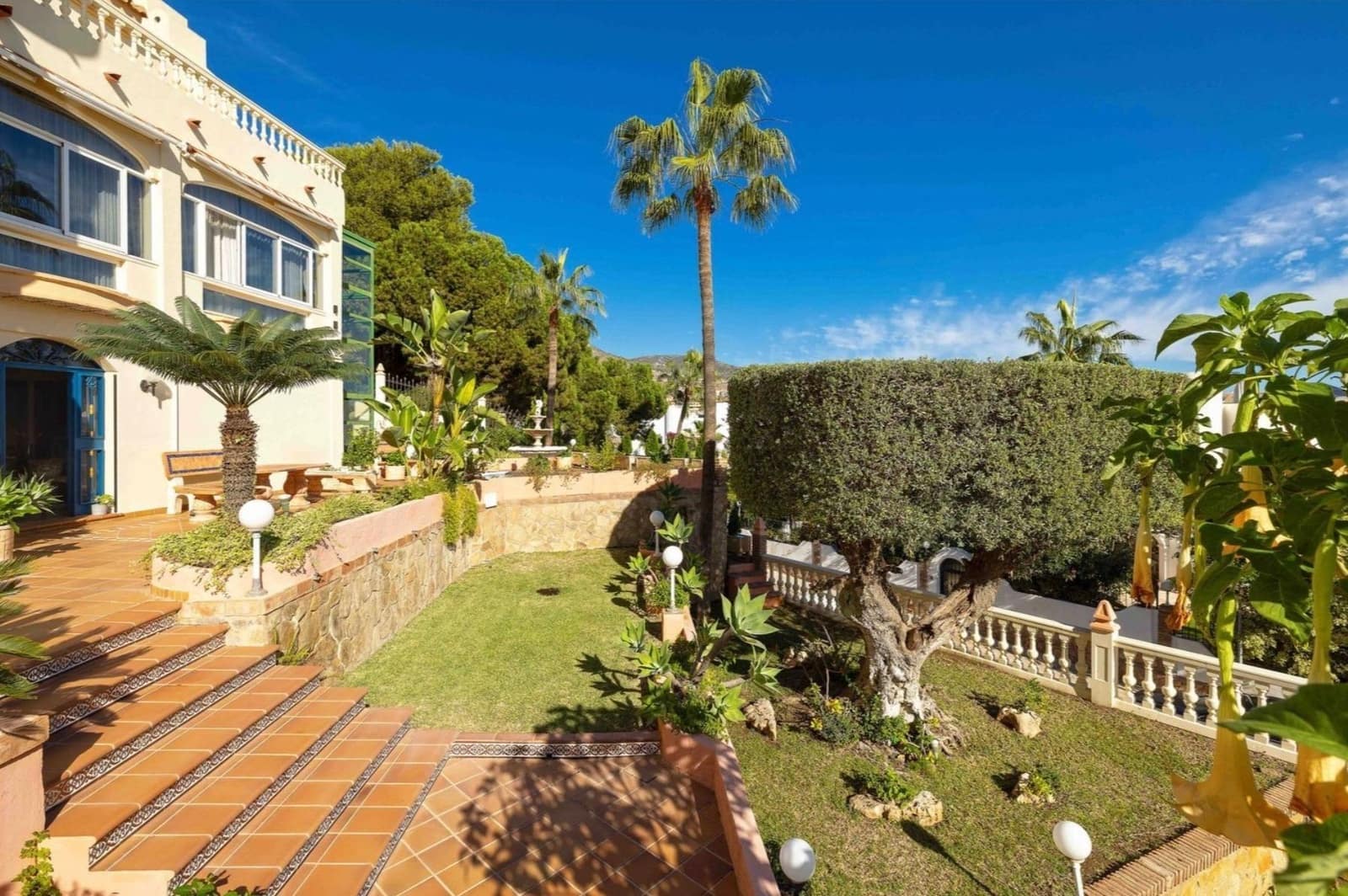 10 bedroom Villa for sale in Benalmadena with pool garage - € 2,195,000 (Ref: 9846268)
