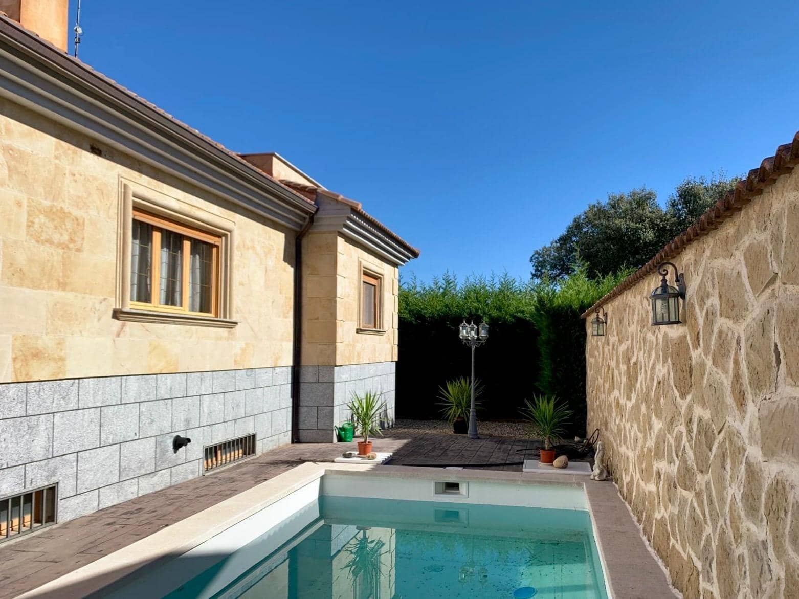4 bedroom Villa for sale in Carrascal de Barregas with pool garage - € 366,900 (Ref: 9846270)