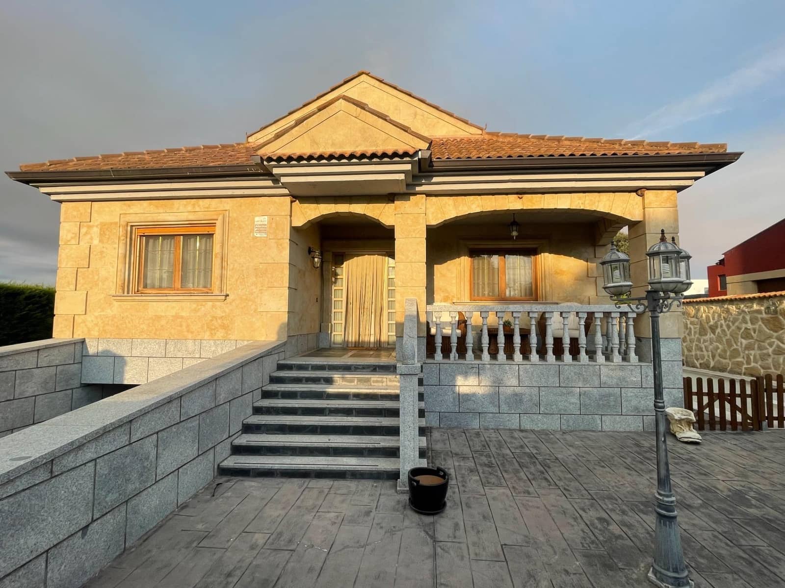 4 bedroom Villa for sale in Carrascal de Barregas with pool garage - € 366,900 (Ref: 9846270)