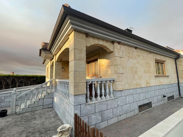 4 Zimmer Villa zu verkaufen in Carrascal de Barregas mit Pool Garage - 366.900 € (Ref: 9846270)