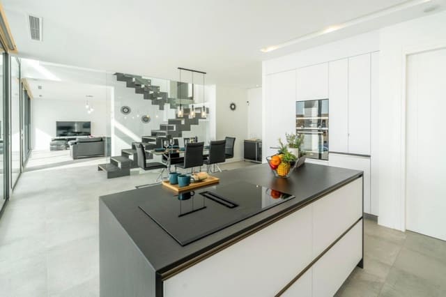 4 sypialnia Willa na sprzedaż w Benalmádena z basenem garażem - 1 599 000 € (Ref: 9861897)