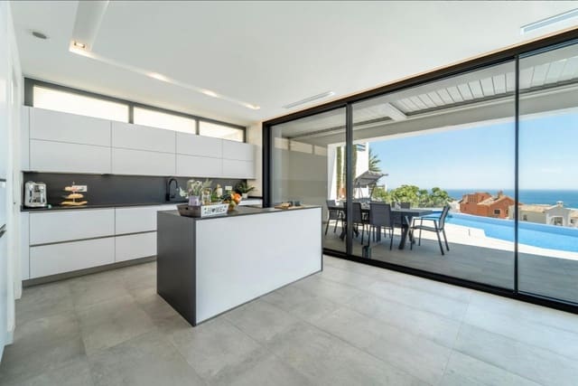 4 sypialnia Willa na sprzedaż w Benalmádena z basenem garażem - 1 599 000 € (Ref: 9861897)