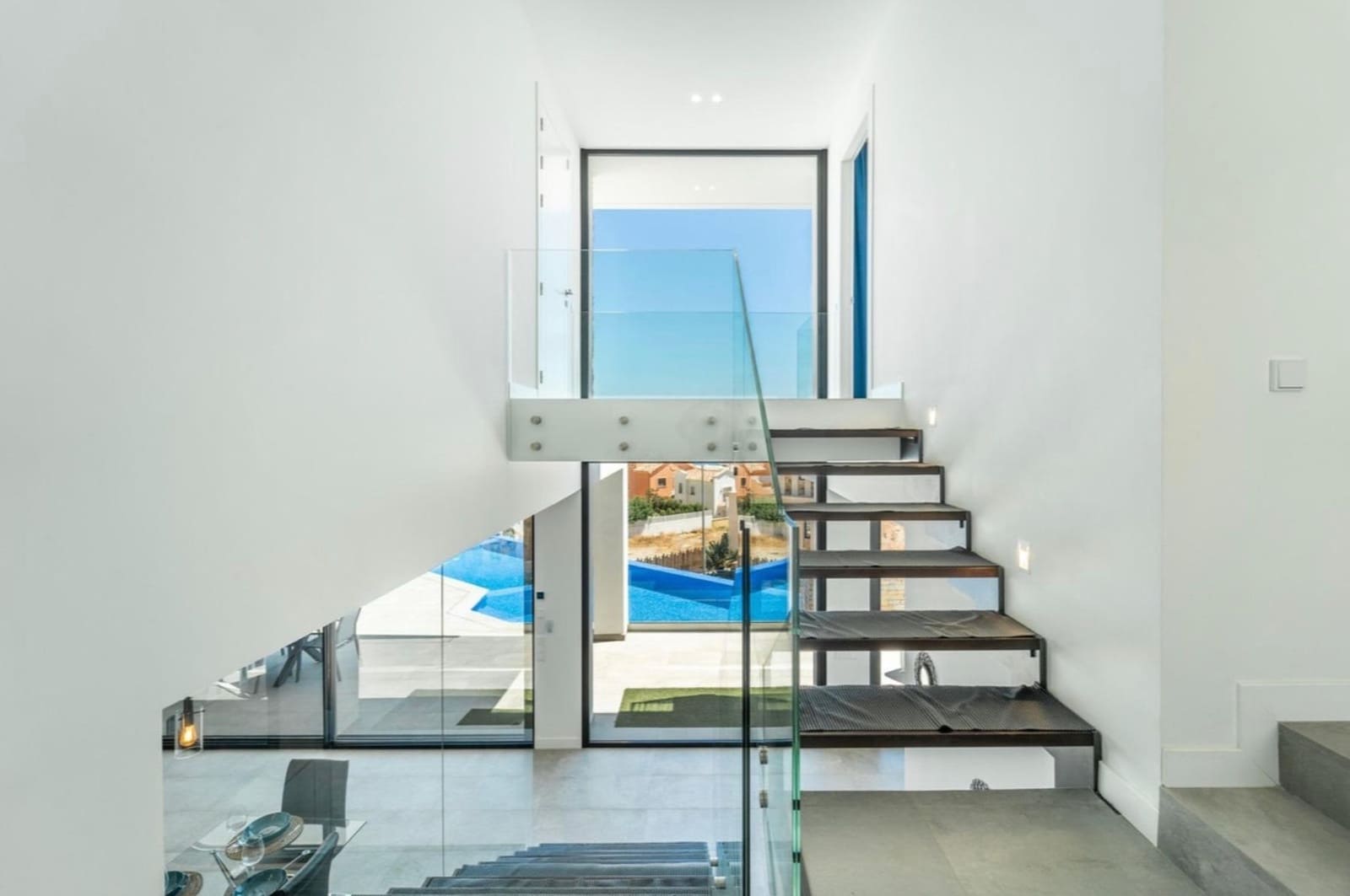 4 bedroom Villa for sale in Benalmadena with pool garage - € 1,599,000 (Ref: 9861897)