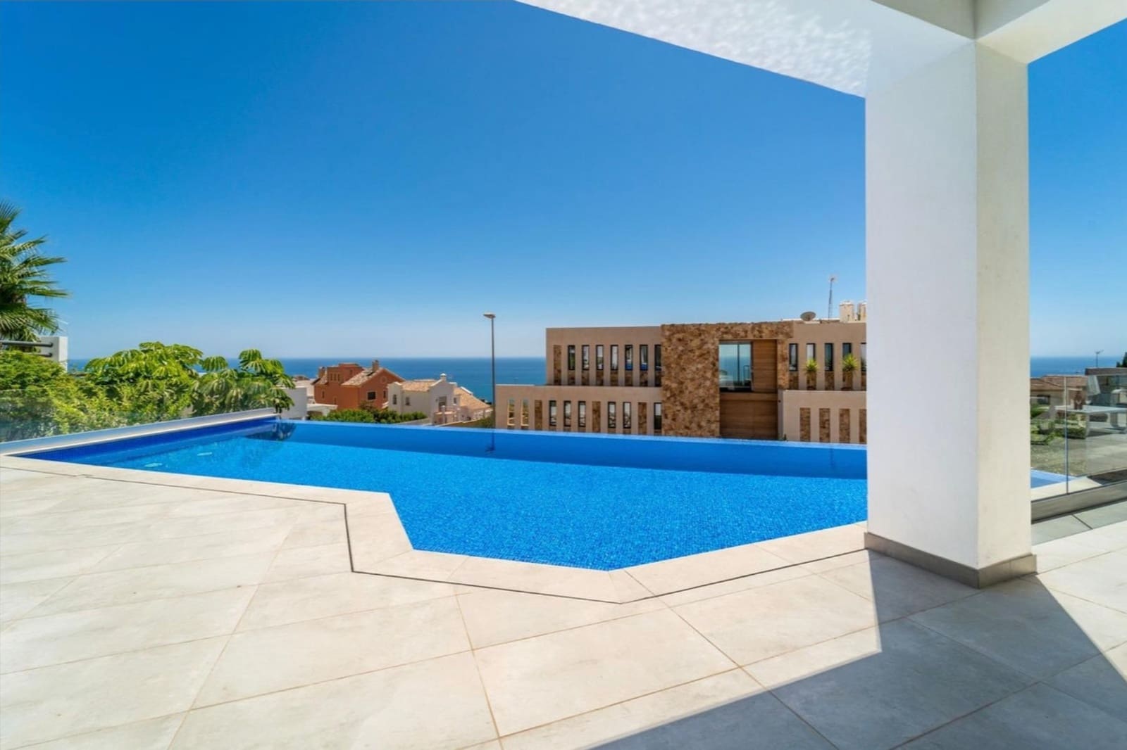 4 bedroom Villa for sale in Benalmadena with pool garage - € 1,599,000 (Ref: 9861897)