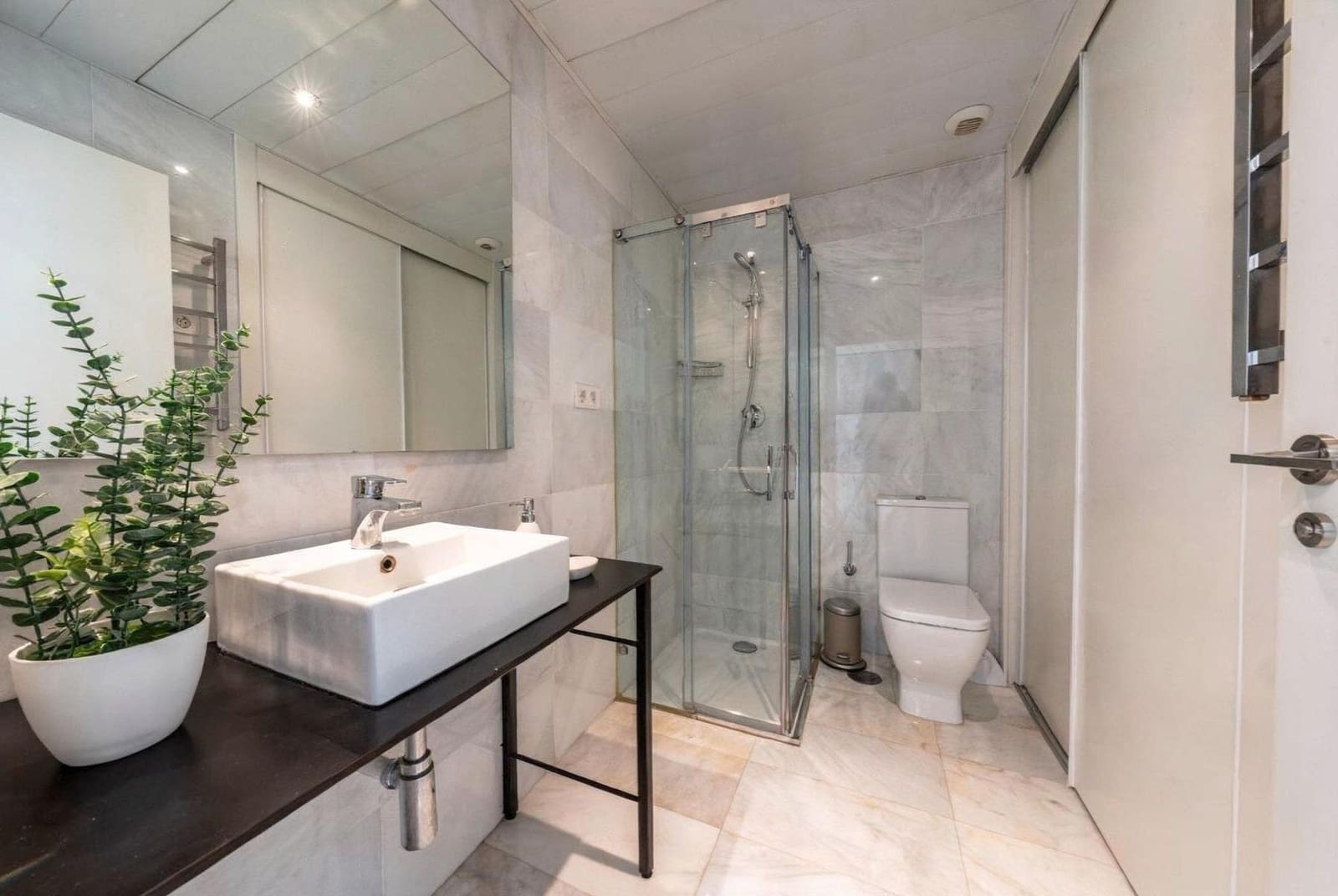 2 bedroom Flat for sale in Marbella - € 750,000 (Ref: 9913203)