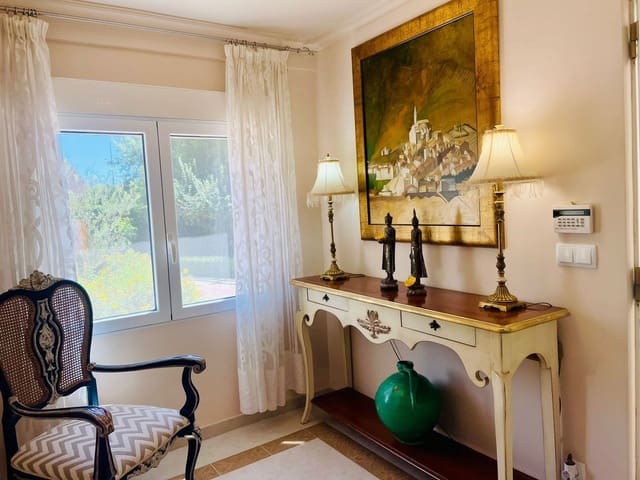 5 bedroom Villa for sale in Galindo y Perahuy with pool garage - € 397,000 (Ref: 9924641)