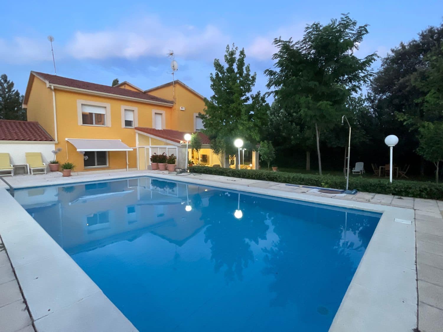 5 bedroom Villa for sale in Galindo y Perahuy with pool garage - € 397,000 (Ref: 9924641)
