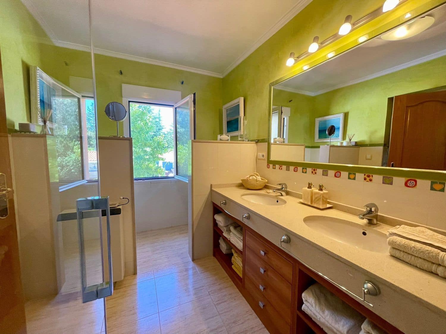 5 bedroom Villa for sale in Galindo y Perahuy with pool garage - € 397,000 (Ref: 9924641)