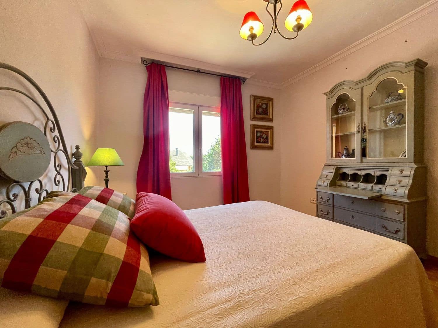 5 bedroom Villa for sale in Galindo y Perahuy with pool garage - € 397,000 (Ref: 9924641)