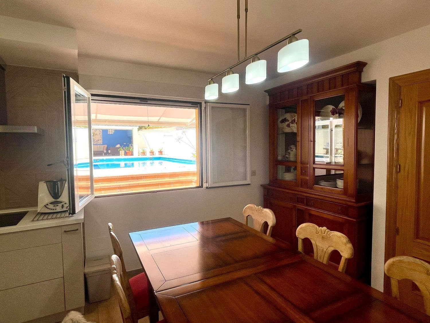 5 bedroom Villa for sale in Galindo y Perahuy with pool garage - € 397,000 (Ref: 9924641)