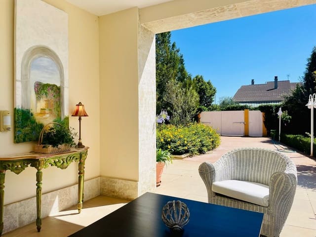 5 bedroom Villa for sale in Galindo y Perahuy with pool garage - € 397,000 (Ref: 9924641)