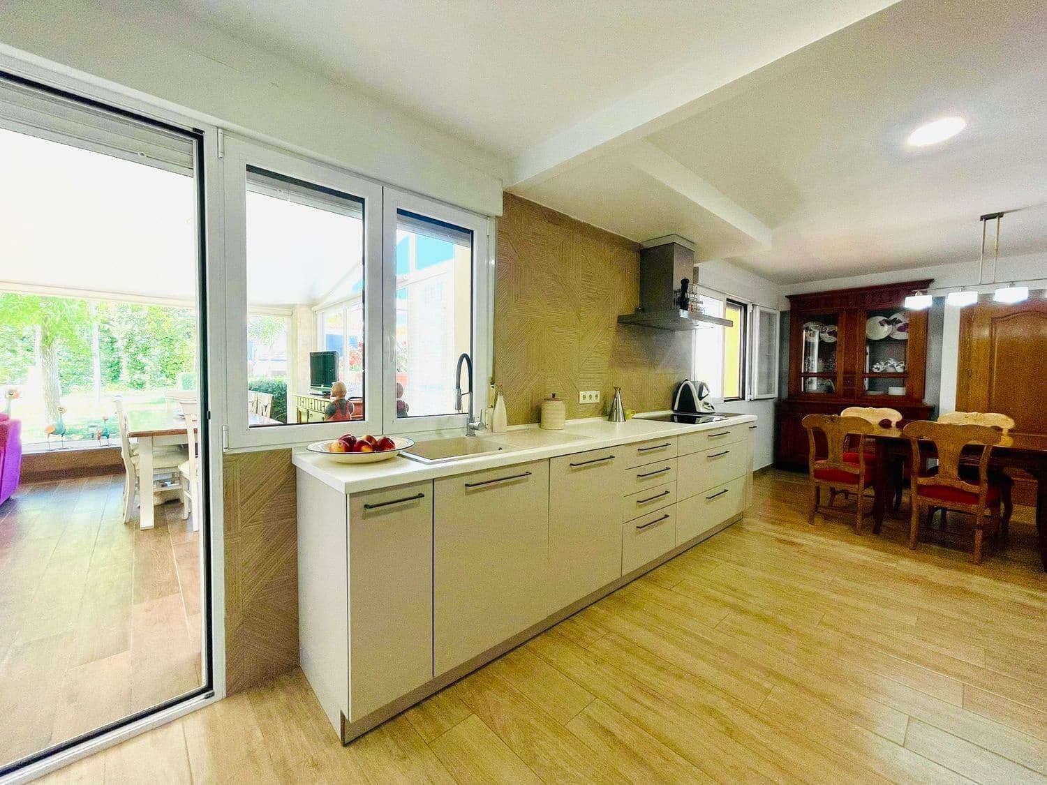 5 bedroom Villa for sale in Galindo y Perahuy with pool garage - € 397,000 (Ref: 9924641)